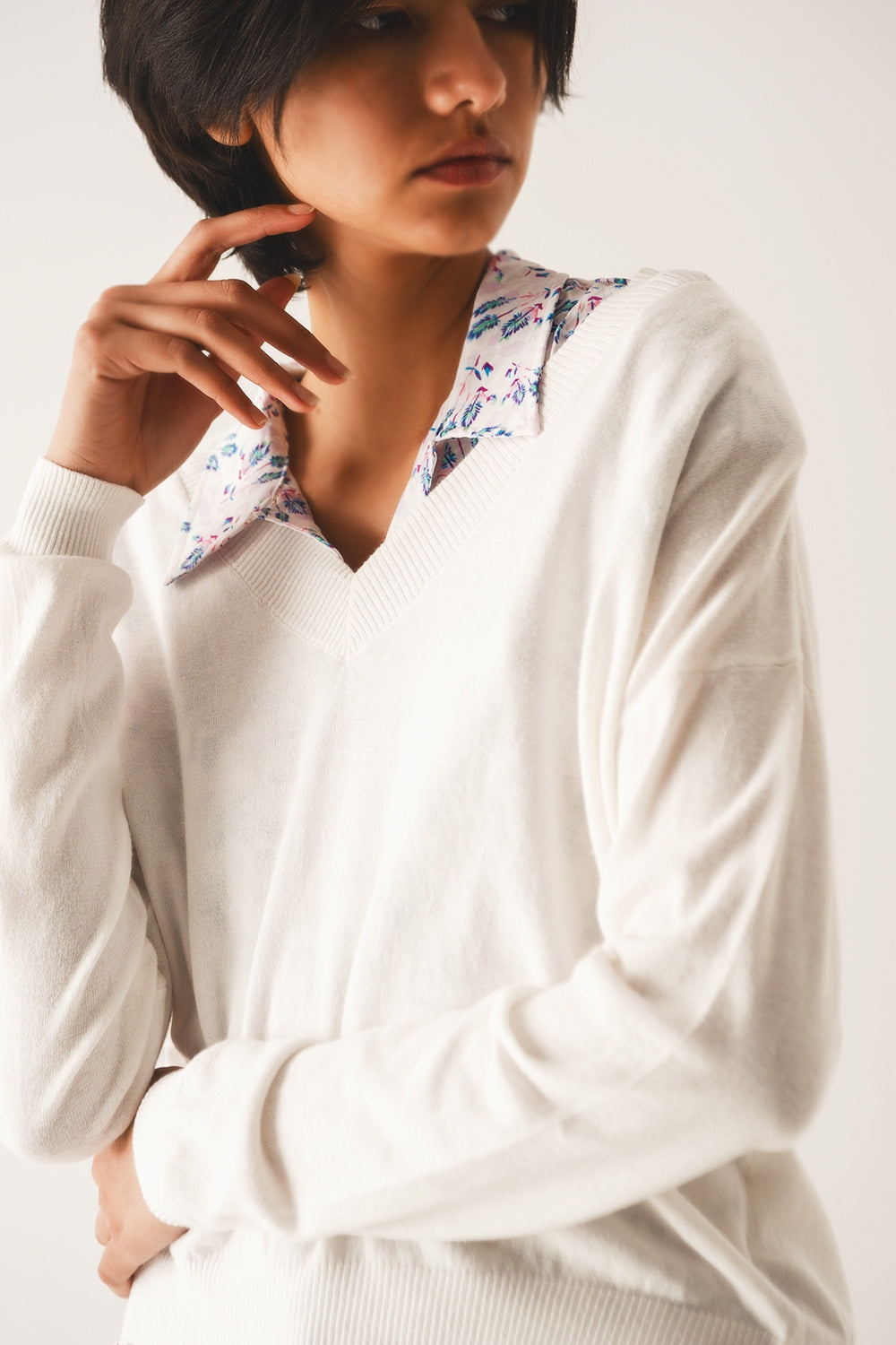 v neck fine knit sweater in cream Q2 Sweaters BoutiqueLua