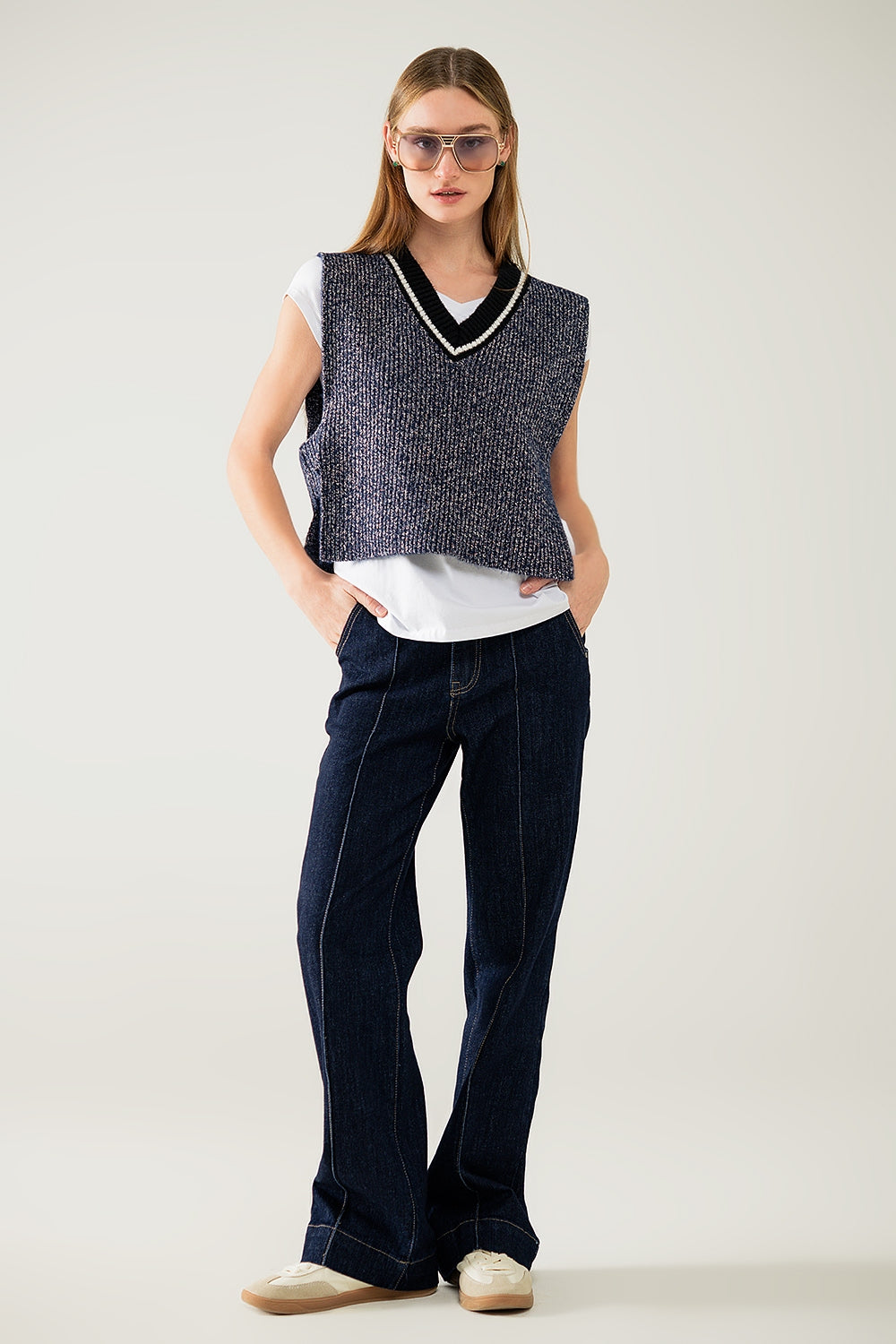 Gilet tricoté à col en V avec côté ouvert