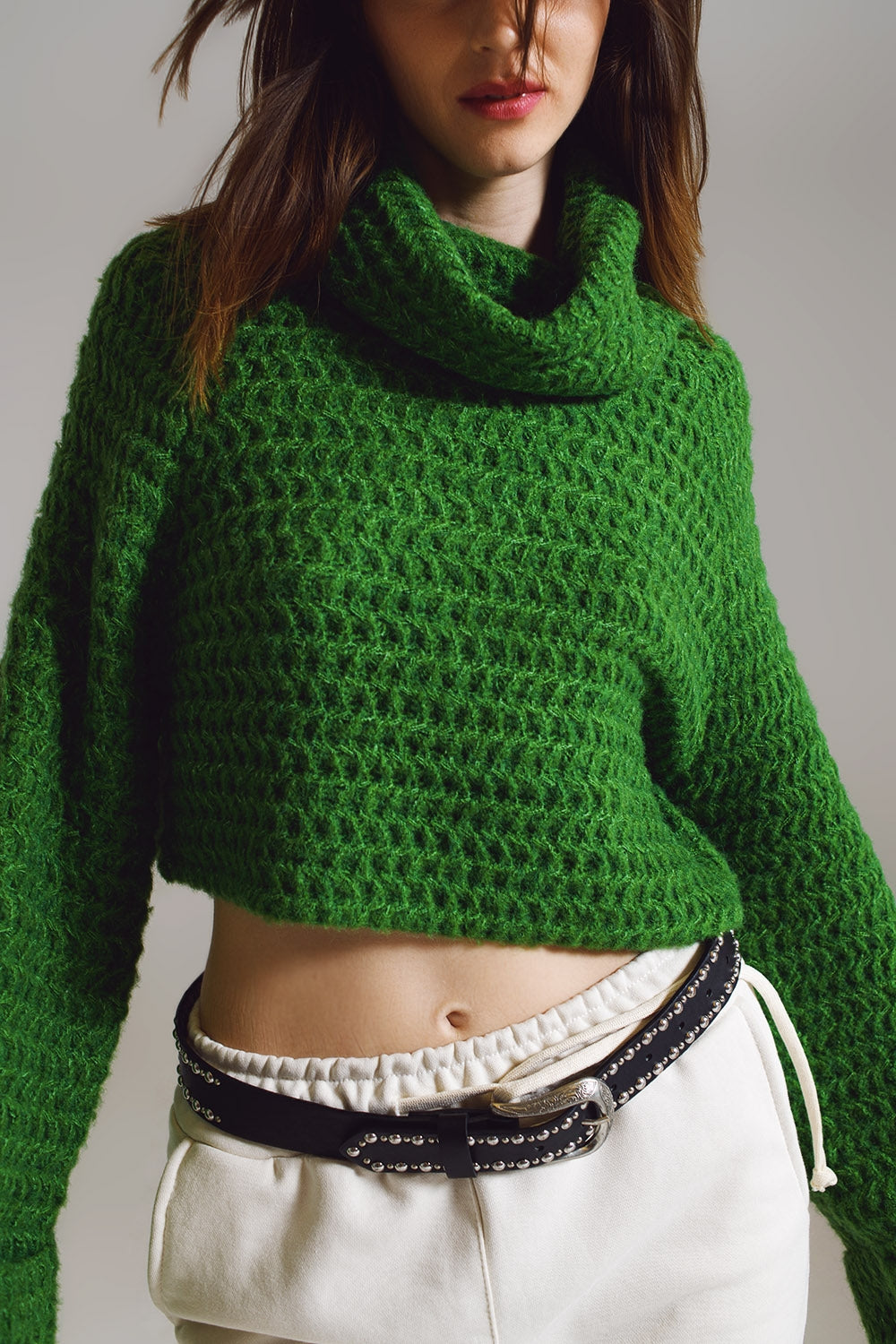 Pull en tricot gaufré avec col roulé et poignets roulés en vert