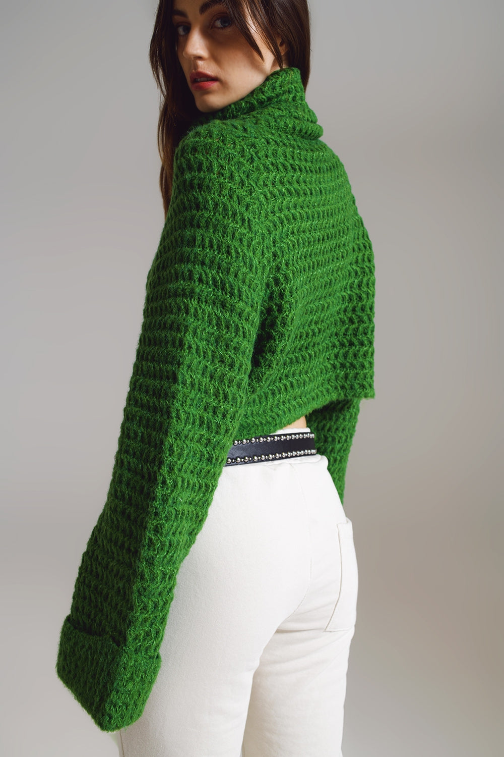 Pull en tricot gaufré avec col roulé et poignets roulés en vert