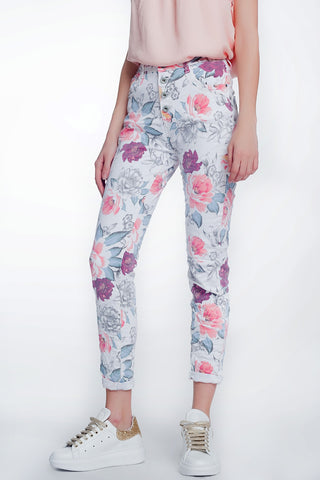 White boyfriend jeans with floral print