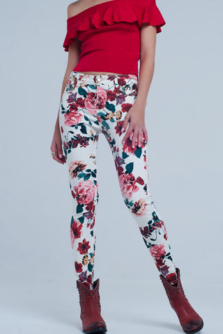 Jeans branco com estampa de rosas