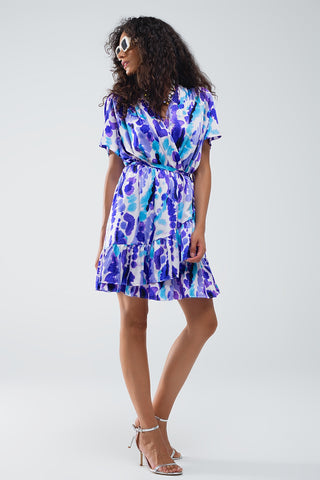 Robe courte portefeuille en tie-dye bleu et violet