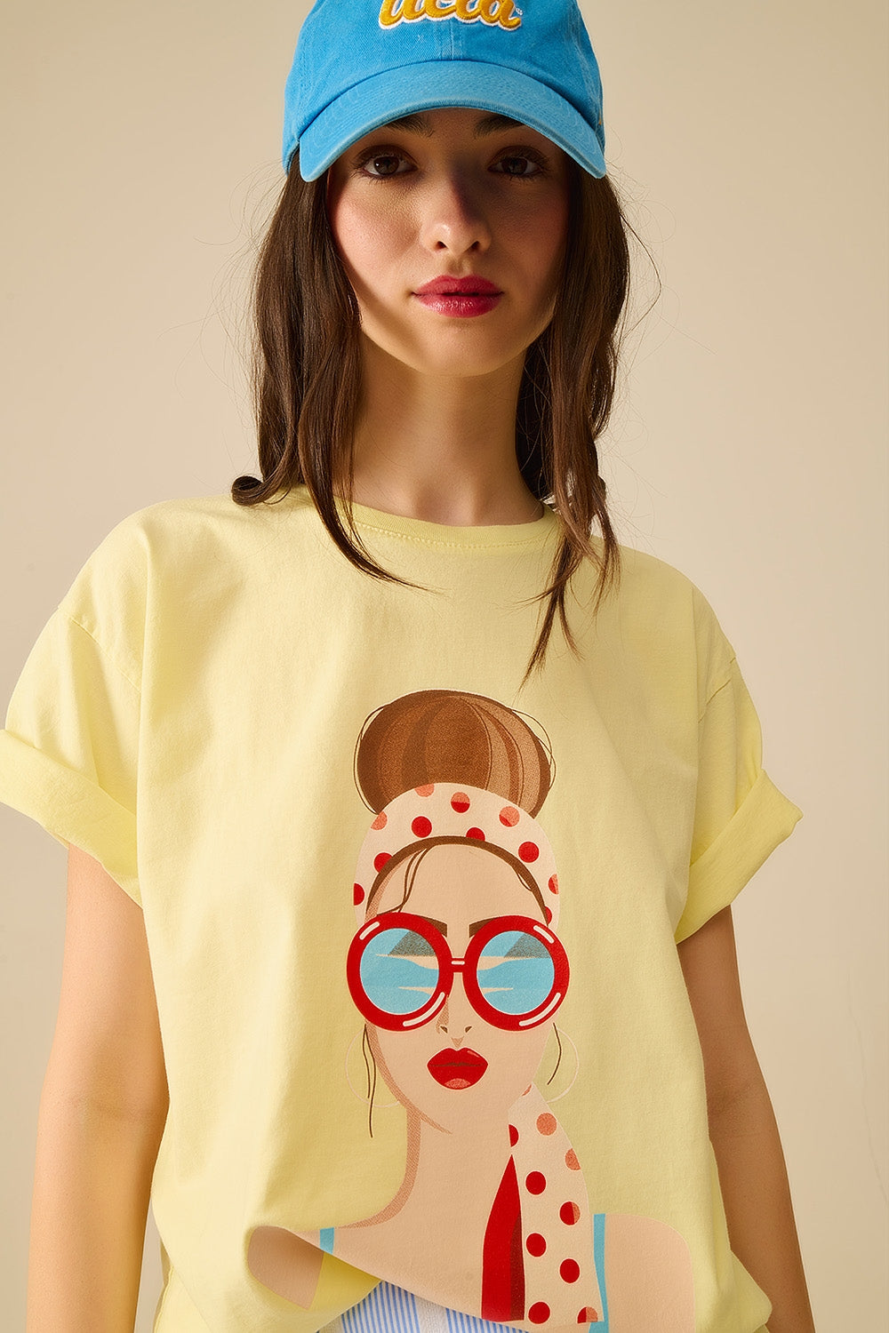 Yellow T-shirt made in Italy with a vintage girl graphic - T-Shirts