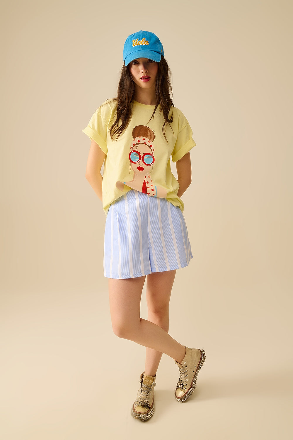 Yellow T-shirt made in Italy with a vintage girl graphic - T-Shirts