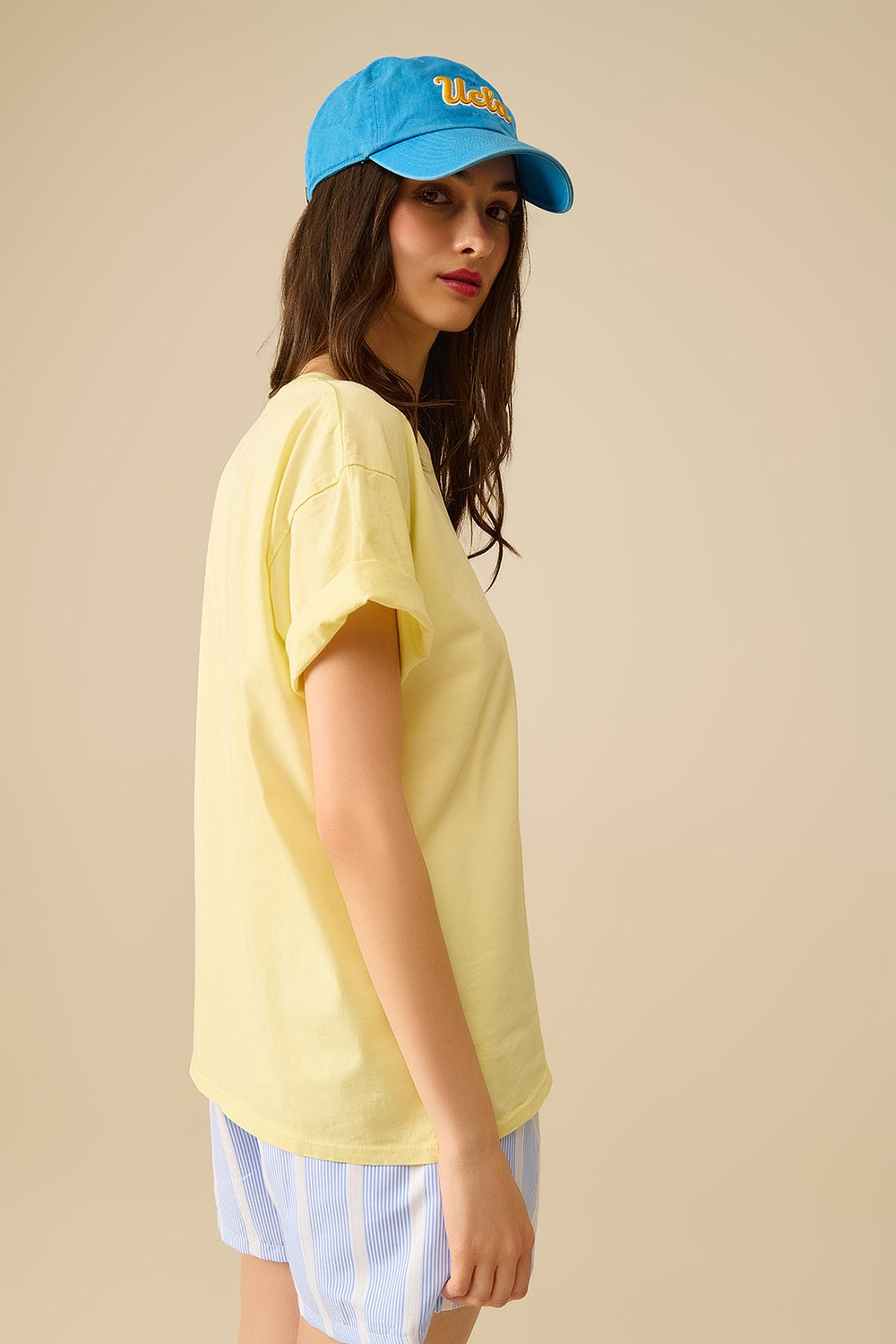 Yellow T-shirt made in Italy with a vintage girl graphic - T-Shirts