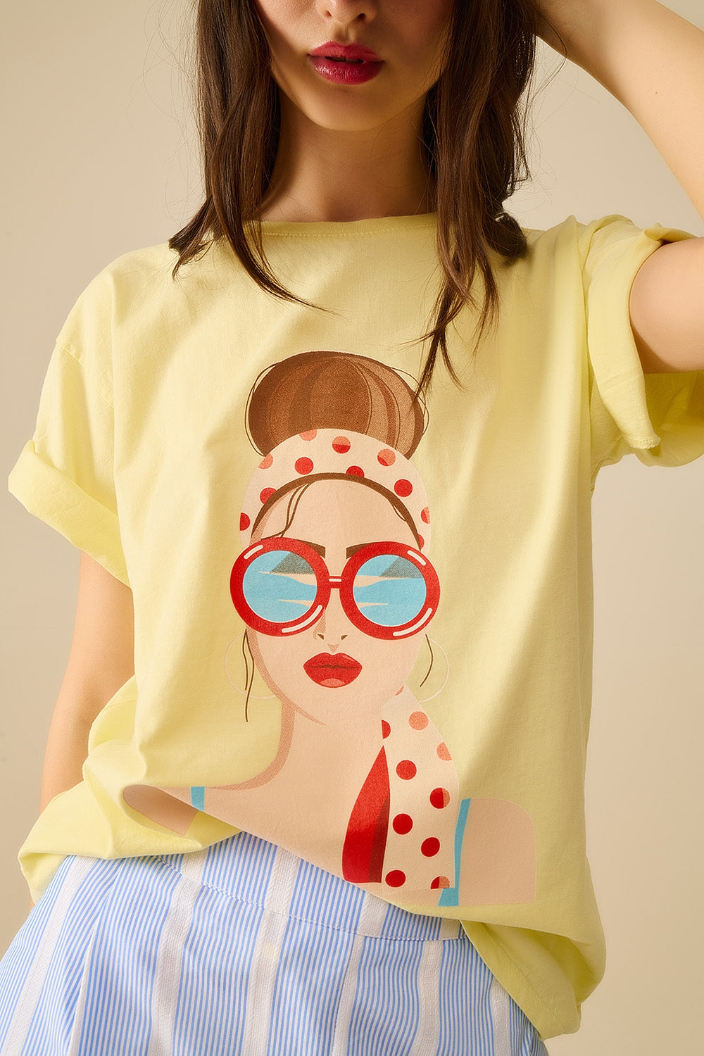 Yellow T-shirt made in Italy with a vintage girl graphic - T-Shirts