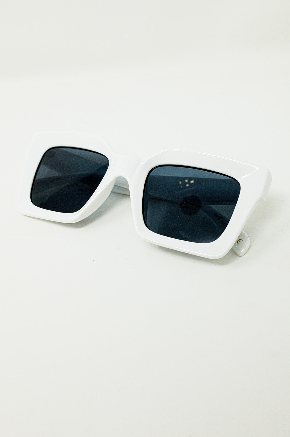 90's Squared Sunglasses in white - Sunglasses