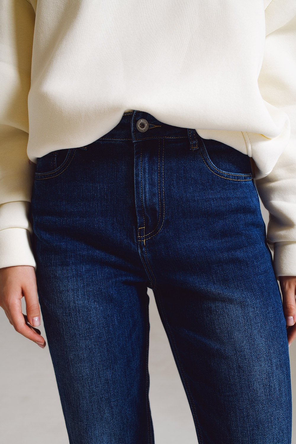 Basic Straight Jeans in Dark Wash - Jeans