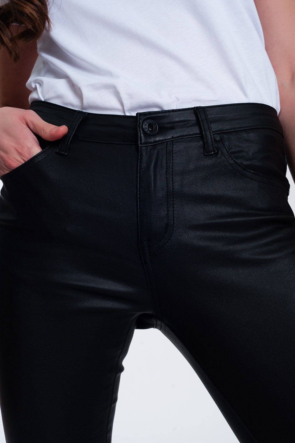 Coated pants in black Q2 Pants BoutiqueLua