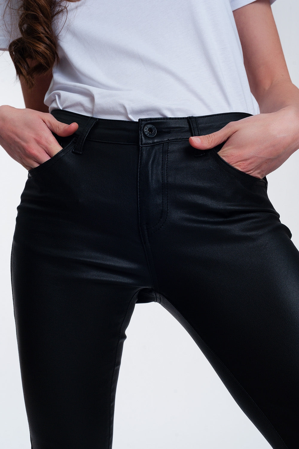 Coated pants in black Q2 Pants BoutiqueLua