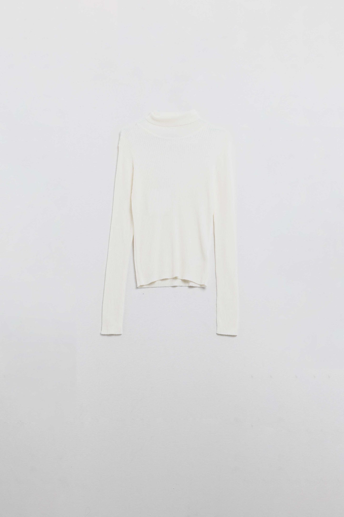 Pull basique côtelé à col montant couleur crème