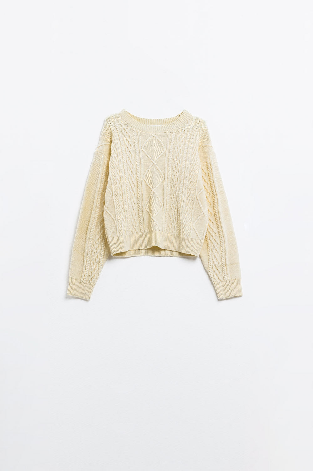 Pull en maille douce couleur crème avec motif torsadé