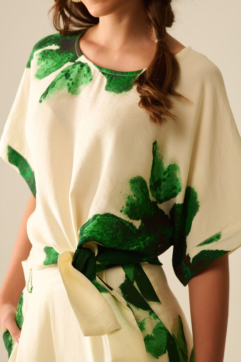 Cropped Blouse With Floral Print in Green Tied At The Waist