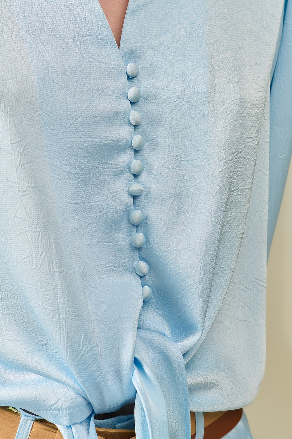 Cropped buttoned Shirt In Blue Featuring knot