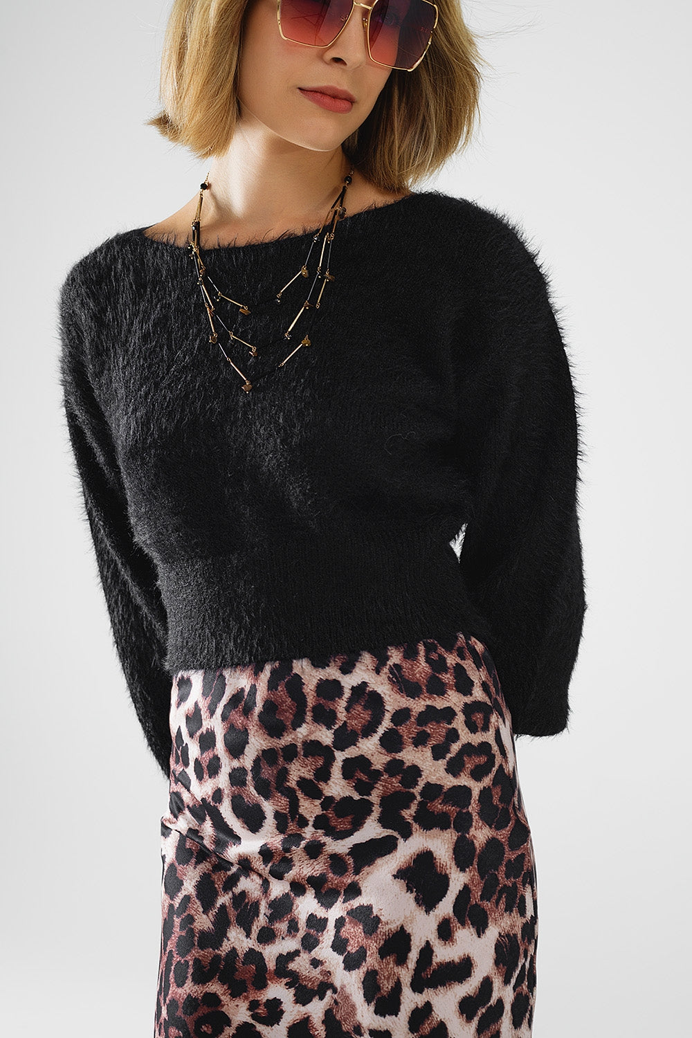 cropped fluffy sweater in black fitted at the waist - Jumpers