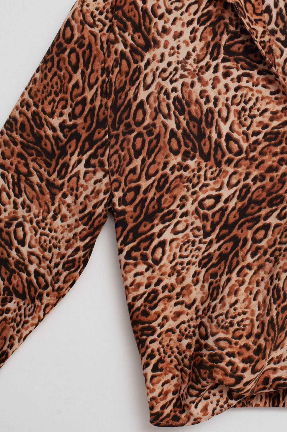 Cropped shirt in leopard Q2 Shirts BoutiqueLua
