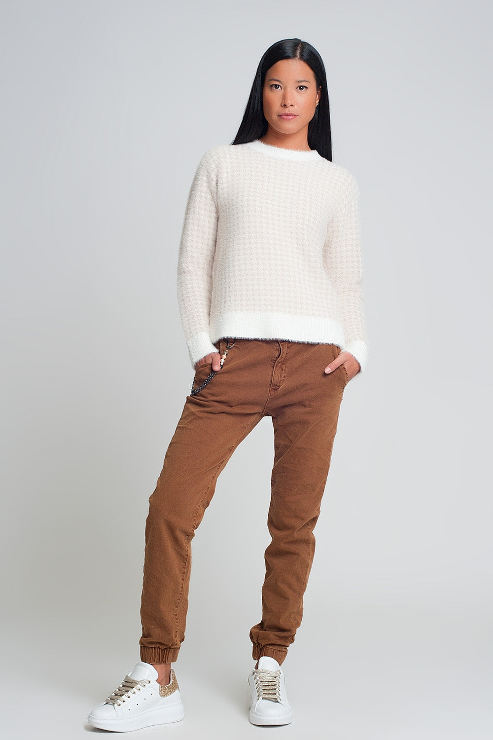 Cuffed utility pants with chain in brown Q2 Jeans BoutiqueLua