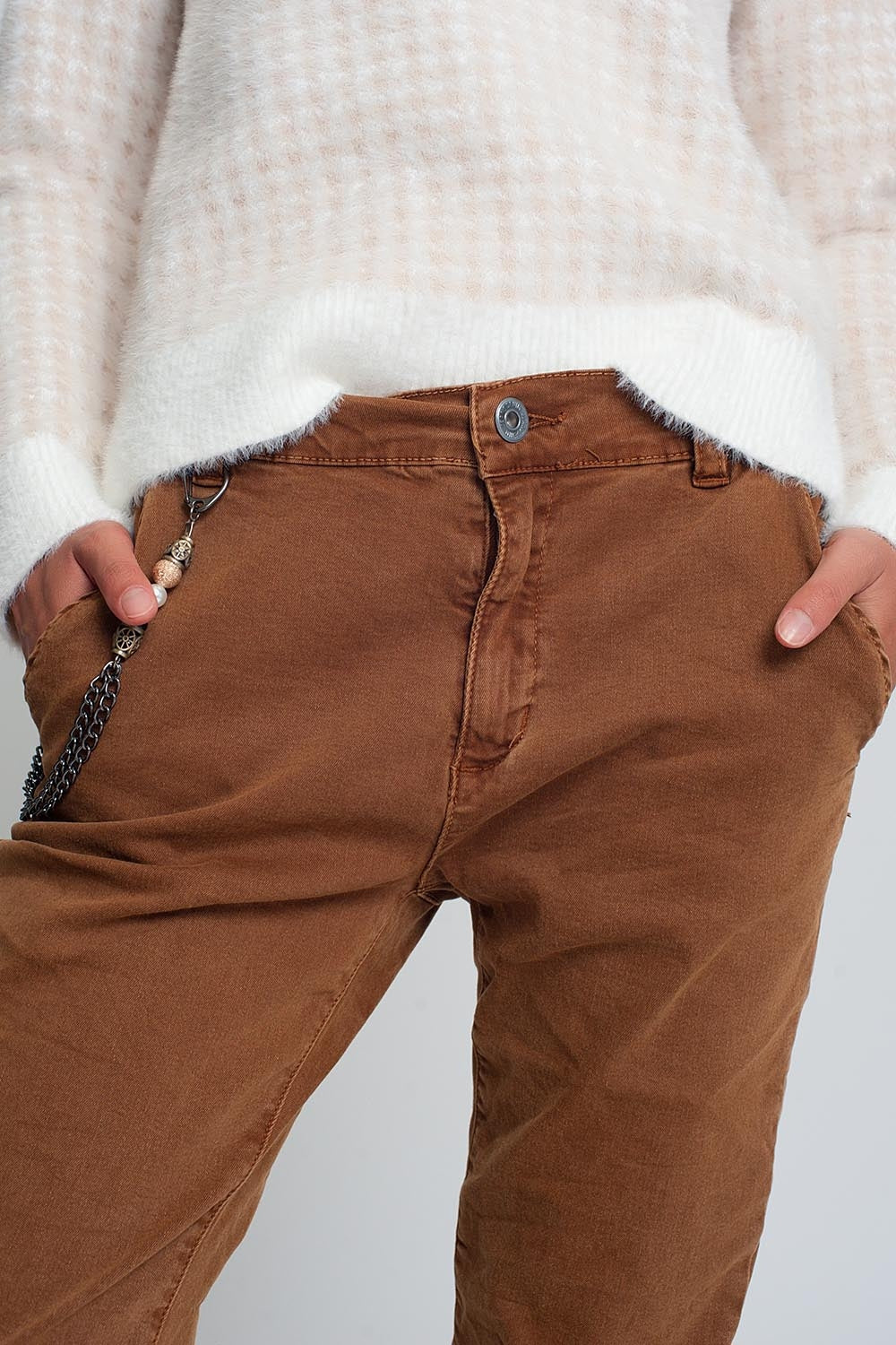 Cuffed utility pants with chain in brown Q2 Jeans BoutiqueLua