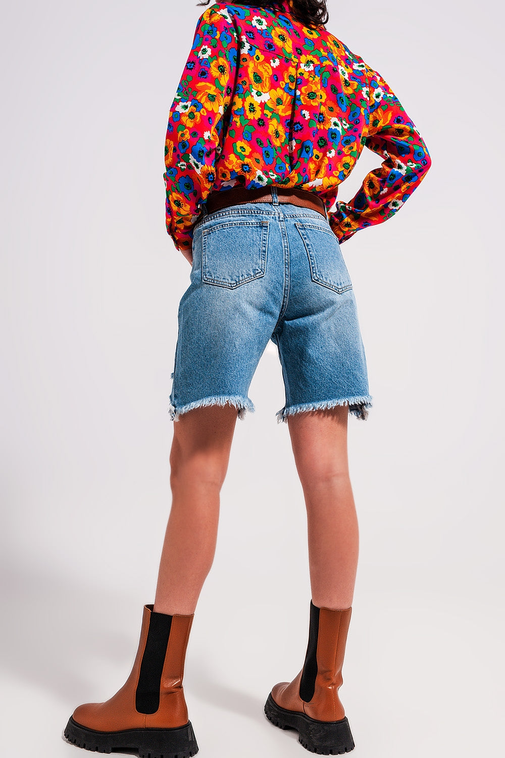 Denim shorts with distressing in light blue Q2 Jeans BoutiqueLua