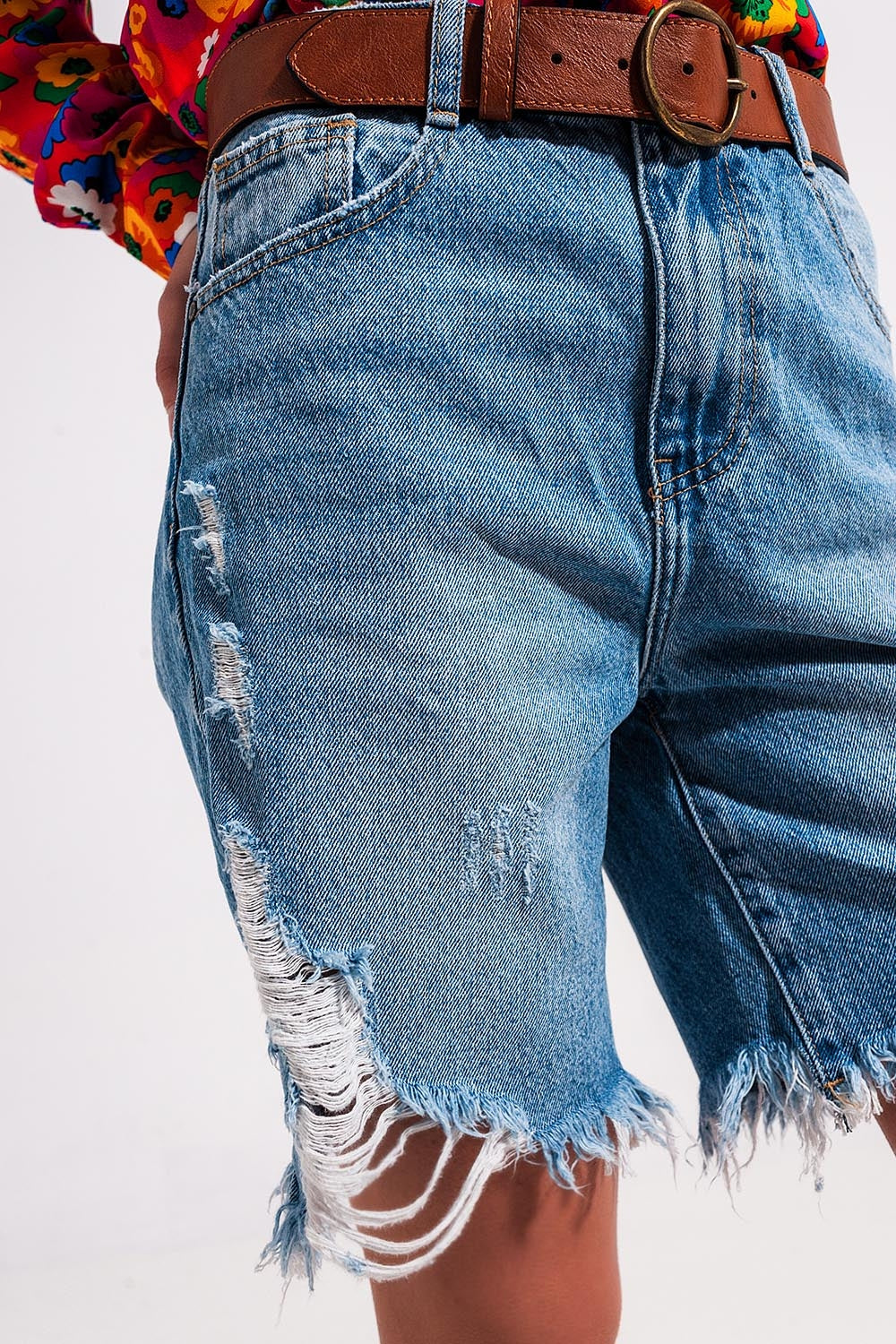Denim shorts with distressing in light blue Q2 Jeans BoutiqueLua