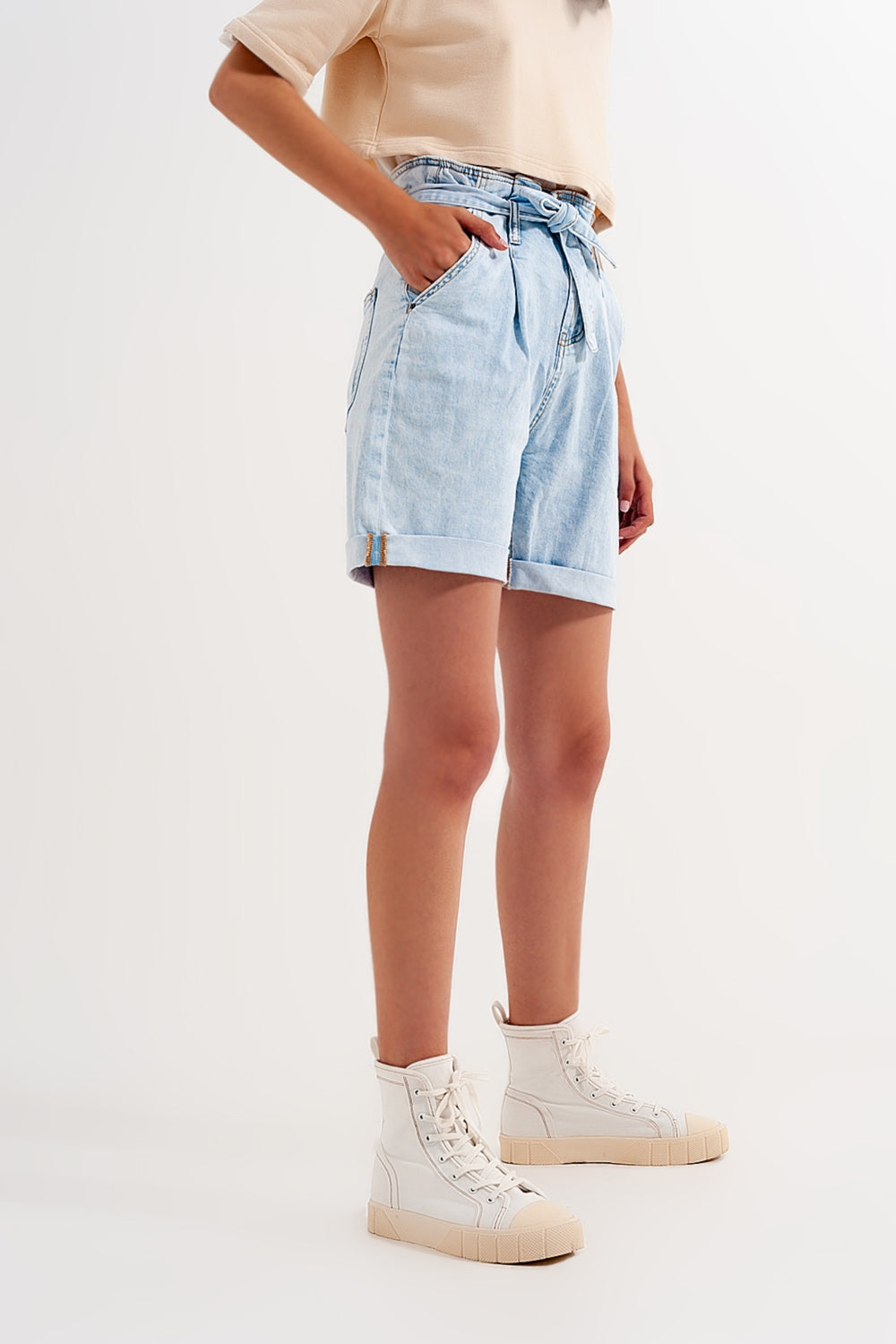 Denim shorts with light blue wash and waist tie Q2 Jeans BoutiqueLua
