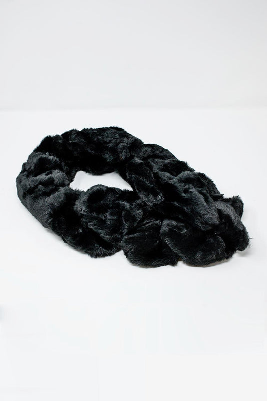 Faux fur collar in black - Necklaces