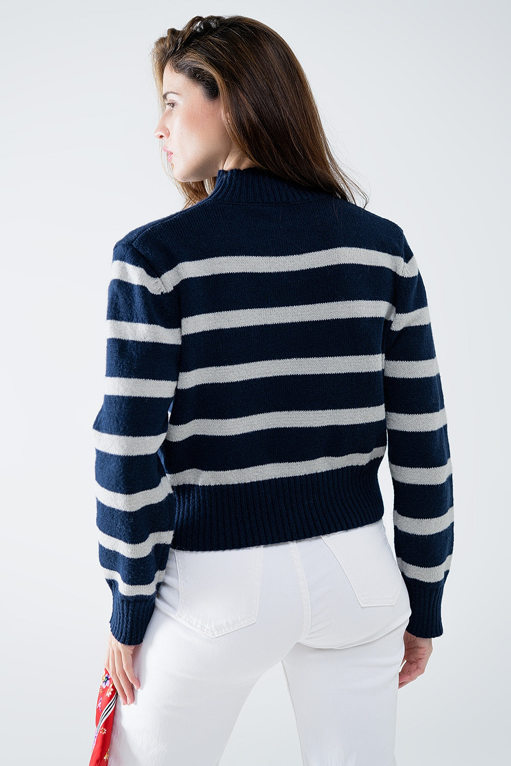 Pull rayé à col montant en bleu marine et gris