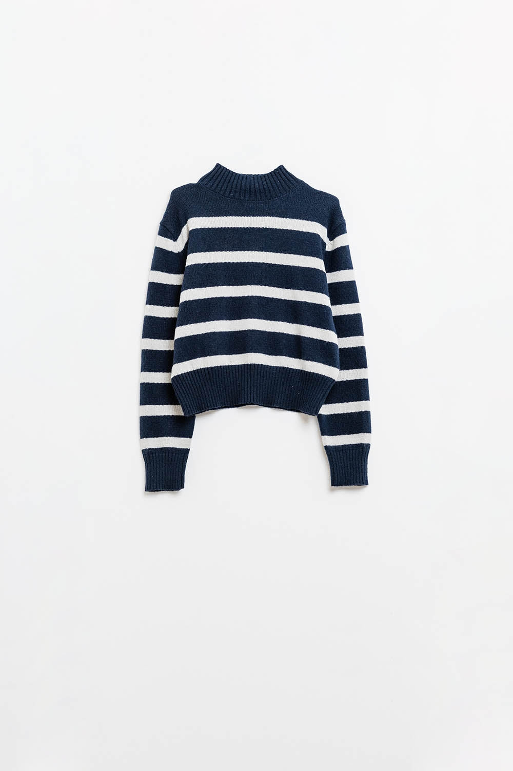 Pull rayé à col montant en bleu marine et gris