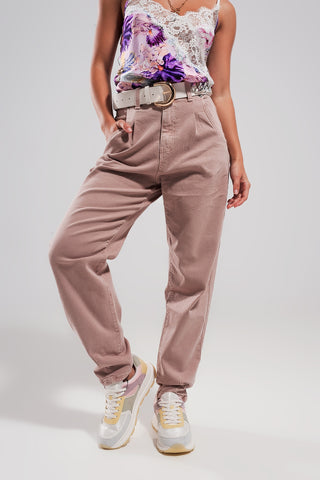 Jeans de cintura alta com pregas frontais em rosa