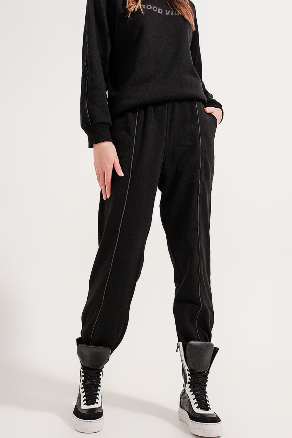Joggers with drawstring waist and front seam in black Q2 Pants BoutiqueLua