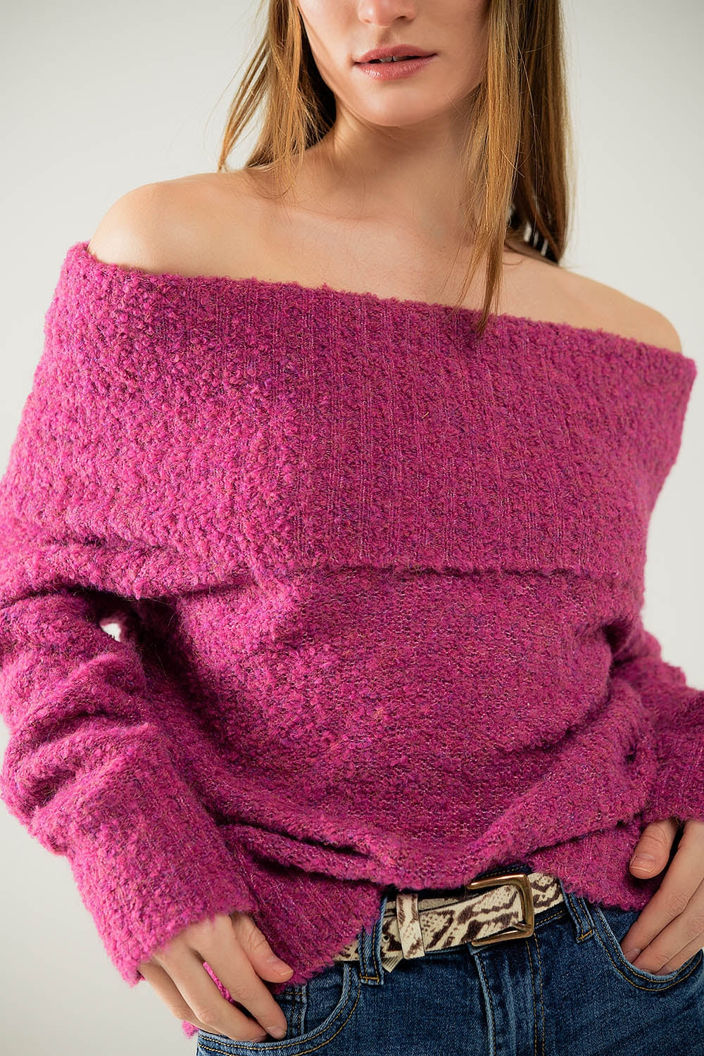 pull col bateau en tricot moelleux en fuchsia
