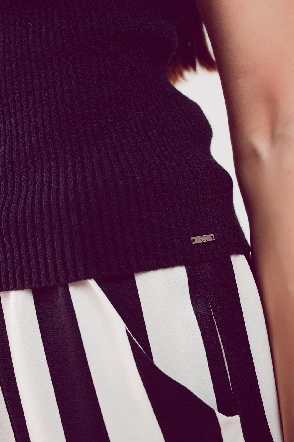 Knitted high neck top in black Q2 Sweaters BoutiqueLua