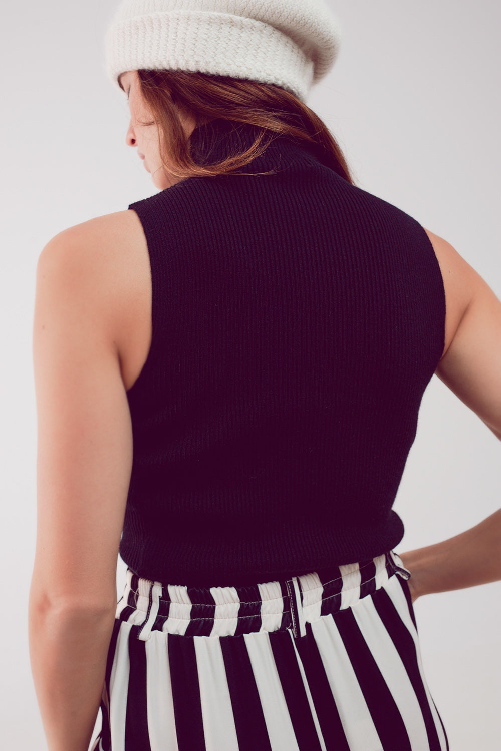 Knitted high neck top in black Q2 Sweaters BoutiqueLua