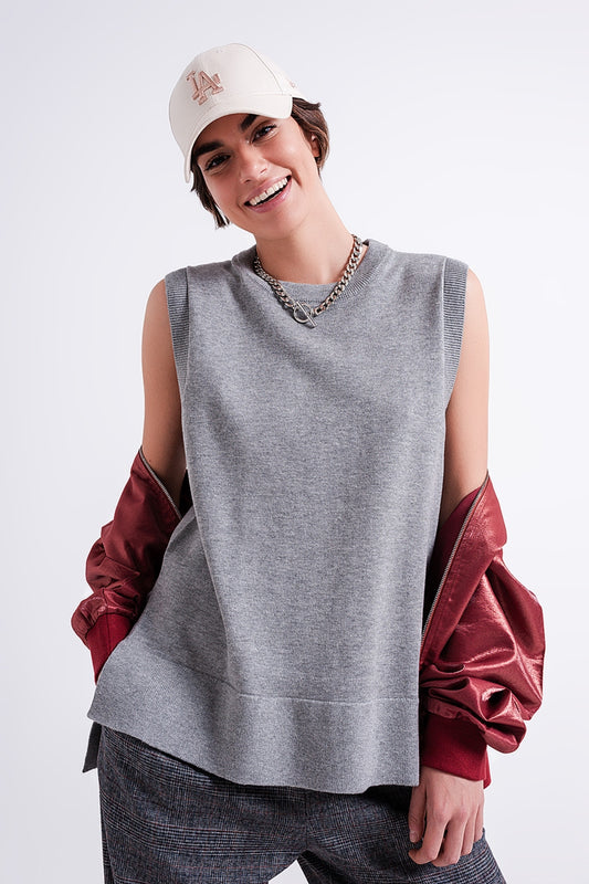 Knitted vest in grey - Jumpers