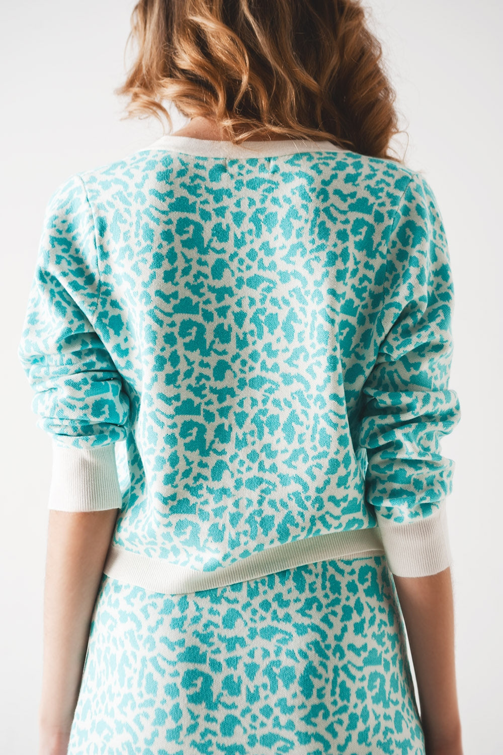 Lightweight knitted cardigan in turquoise animal print Q2 Sweaters BoutiqueLua