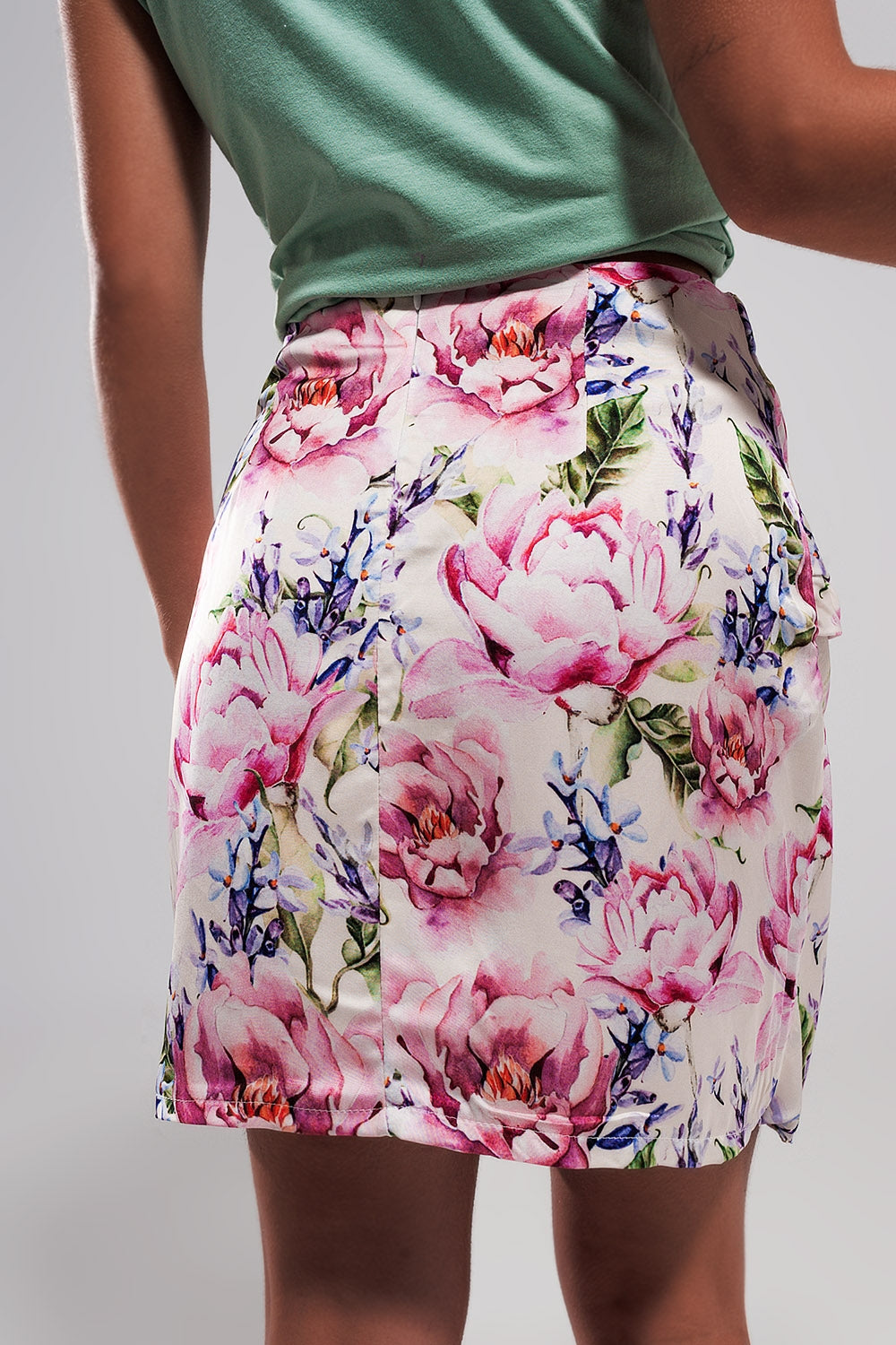 Mini skirt with knot front in pink rose print - Skirts