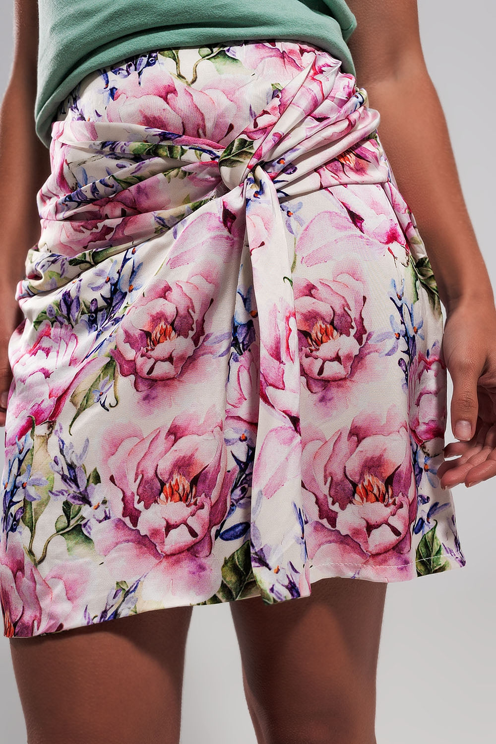 Mini skirt with knot front in pink rose print - Skirts