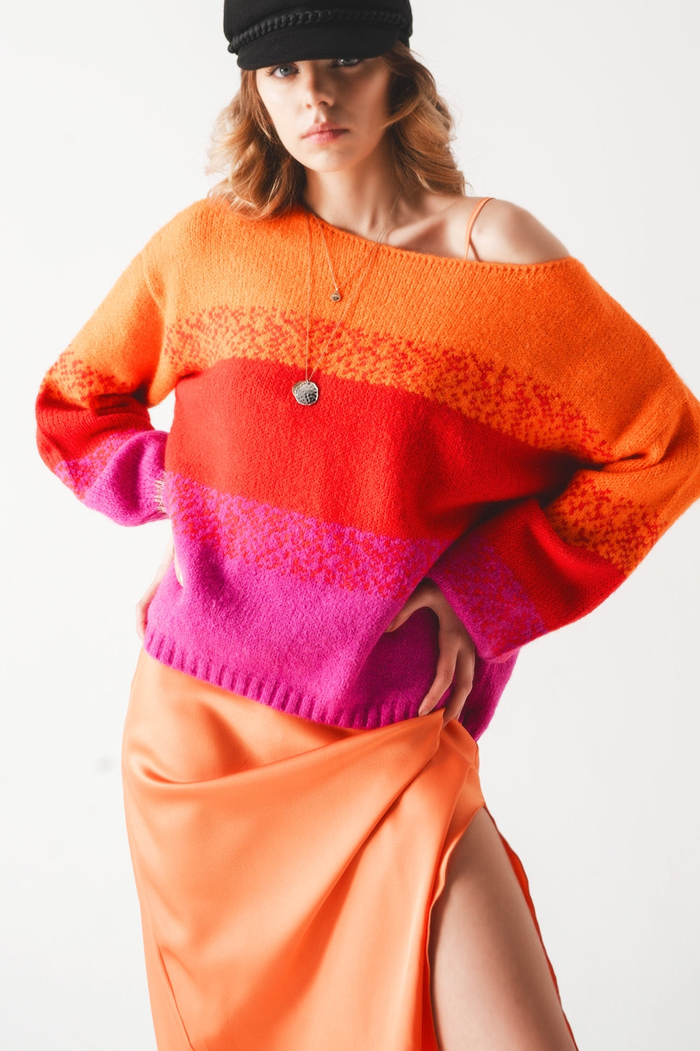 Orange knitted sweater with mélange stripes Q2 Sweaters BoutiqueLua