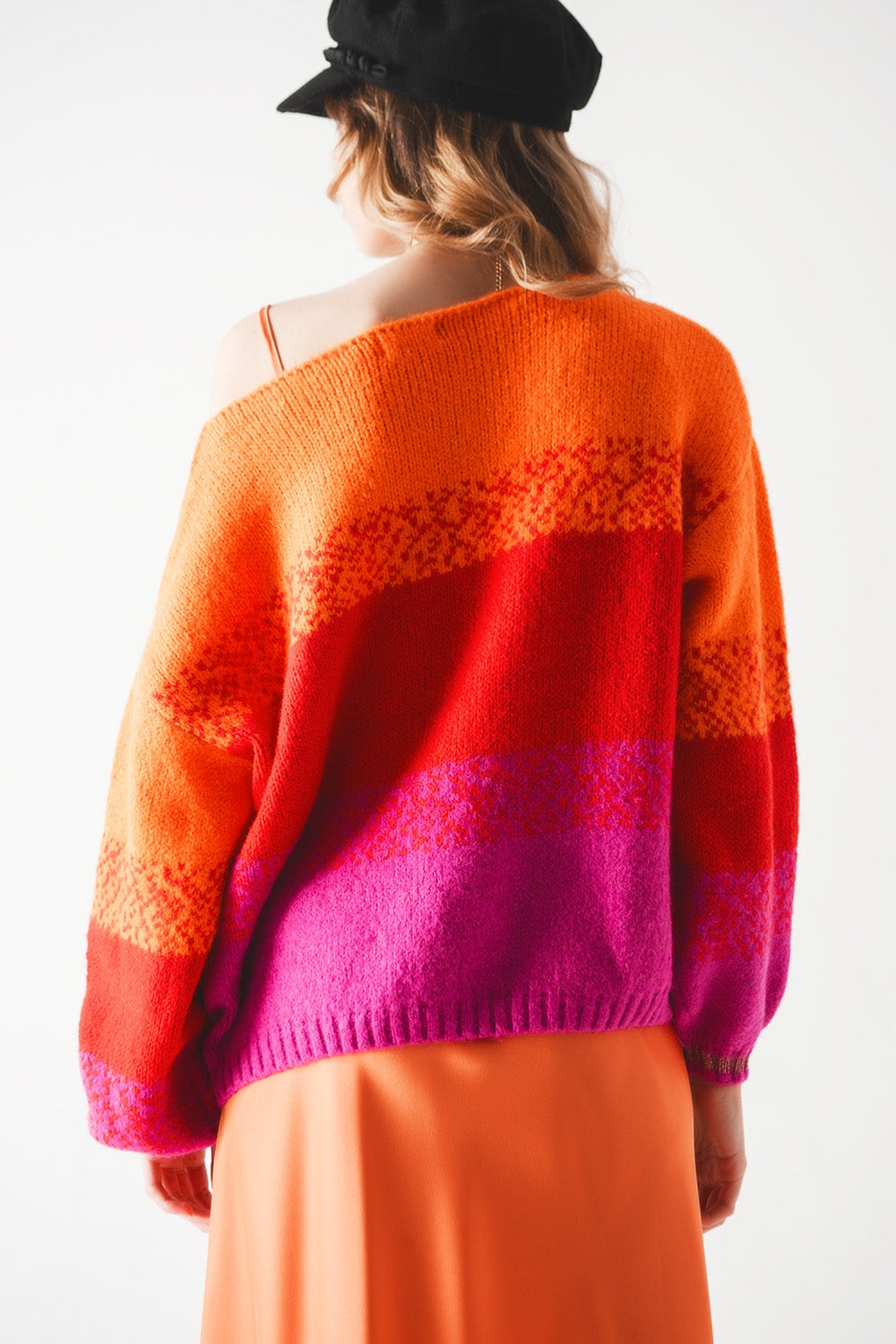Orange knitted sweater with mélange stripes Q2 Sweaters BoutiqueLua