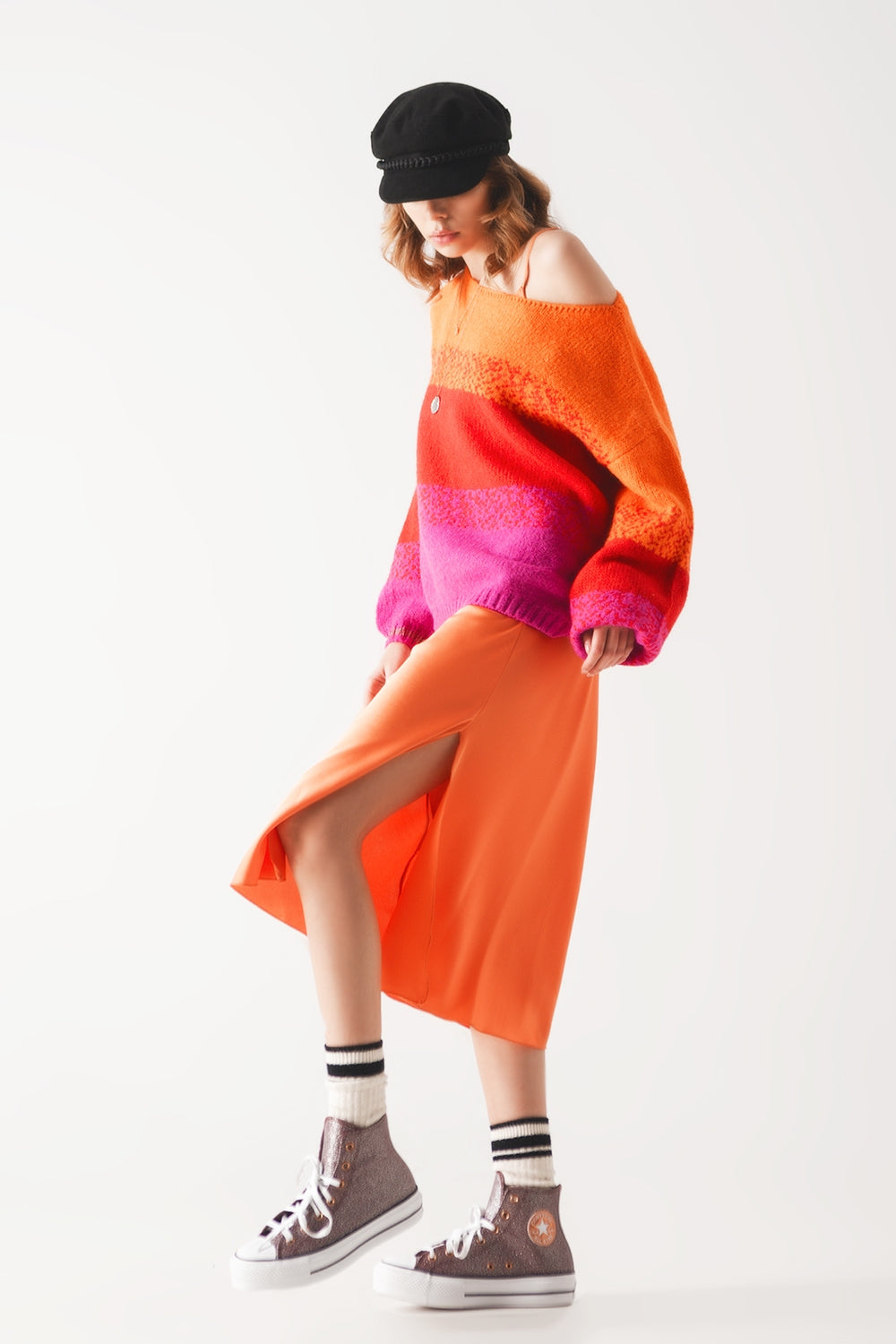 Orange knitted sweater with mélange stripes Q2 Sweaters BoutiqueLua