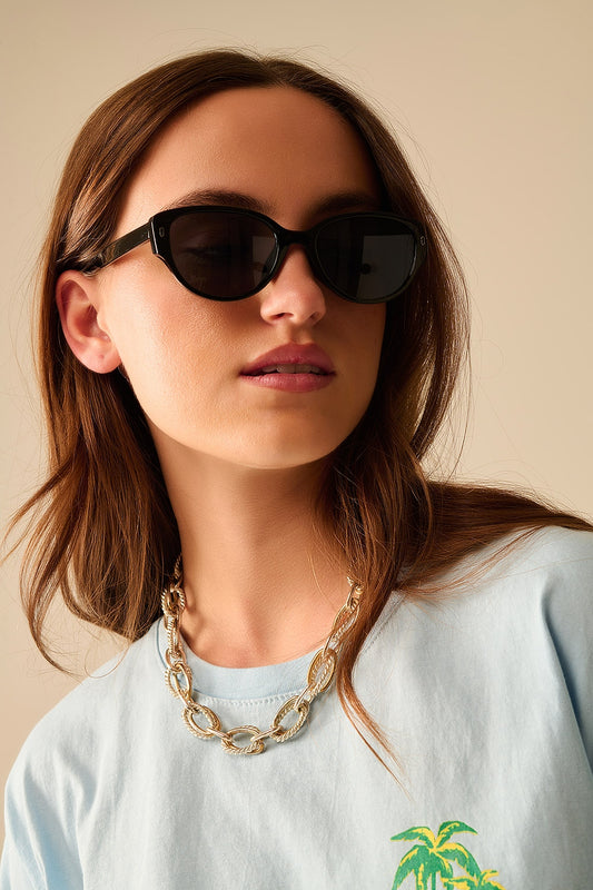 Oval Sunglasses In black frame - Sunglasses