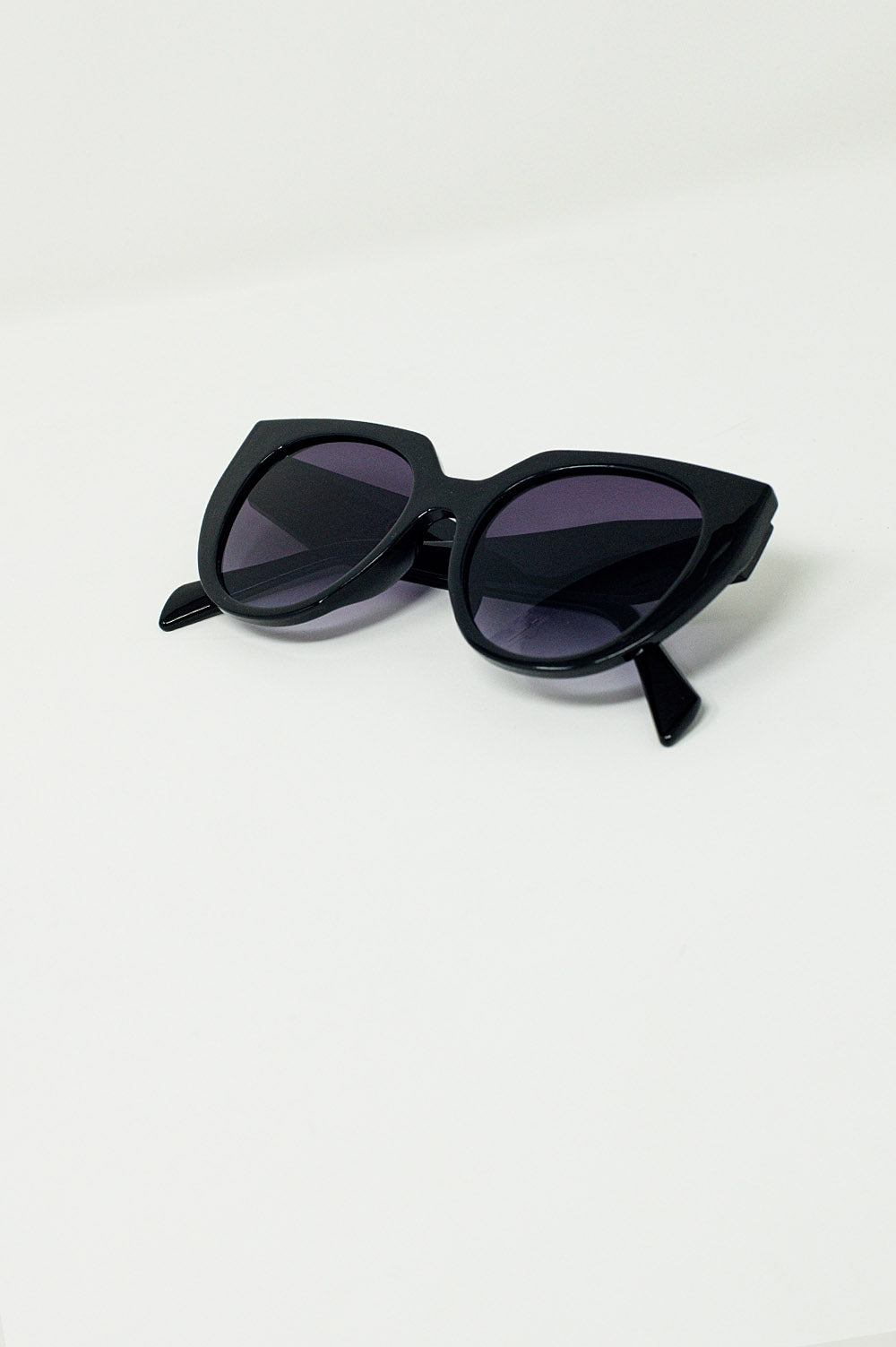 Oversized Cat Eye Sunglasses With Wide Rim in Black - Sunglasses
