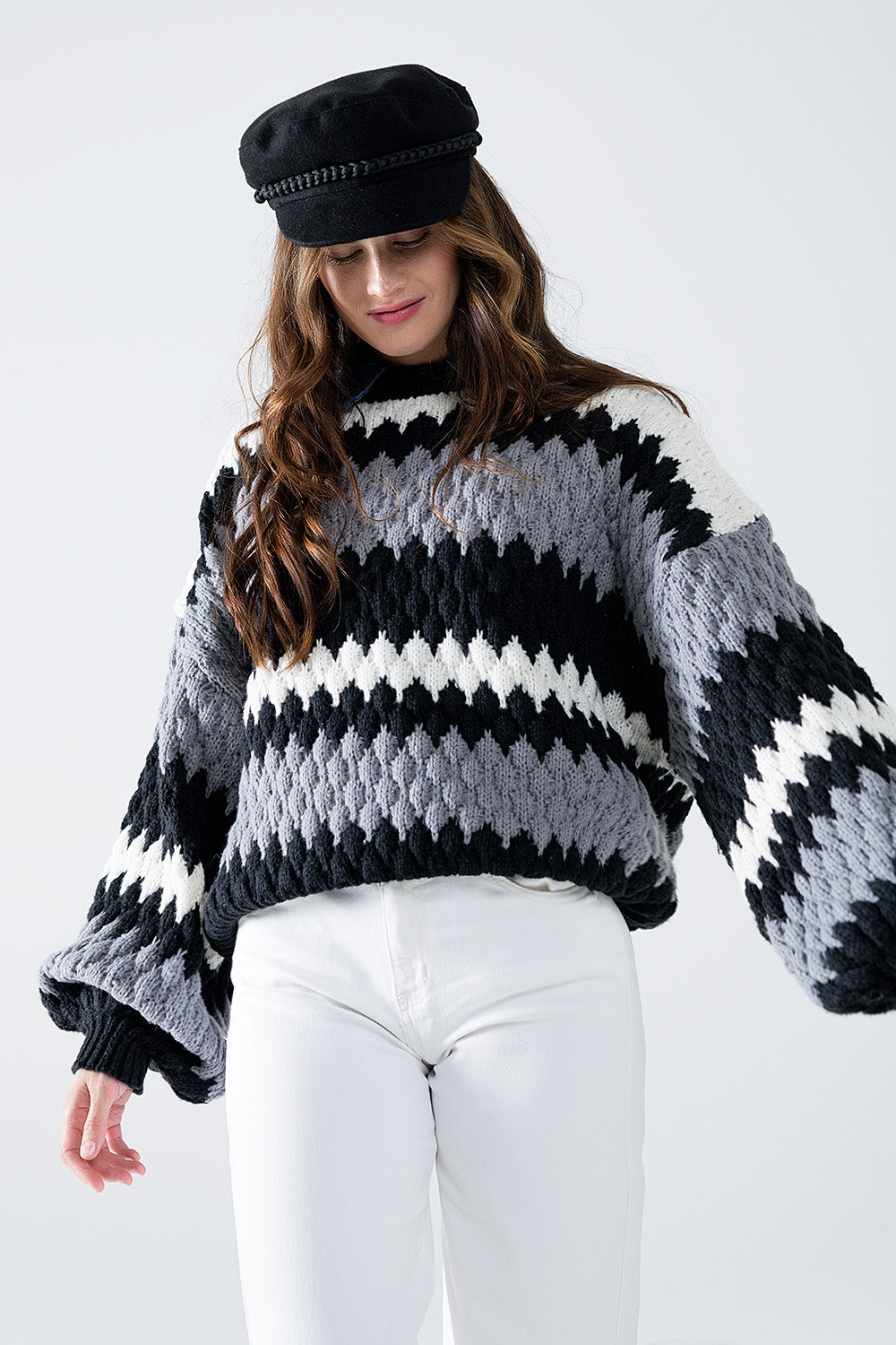 pull surdimensionné à rayures en zigzag gris