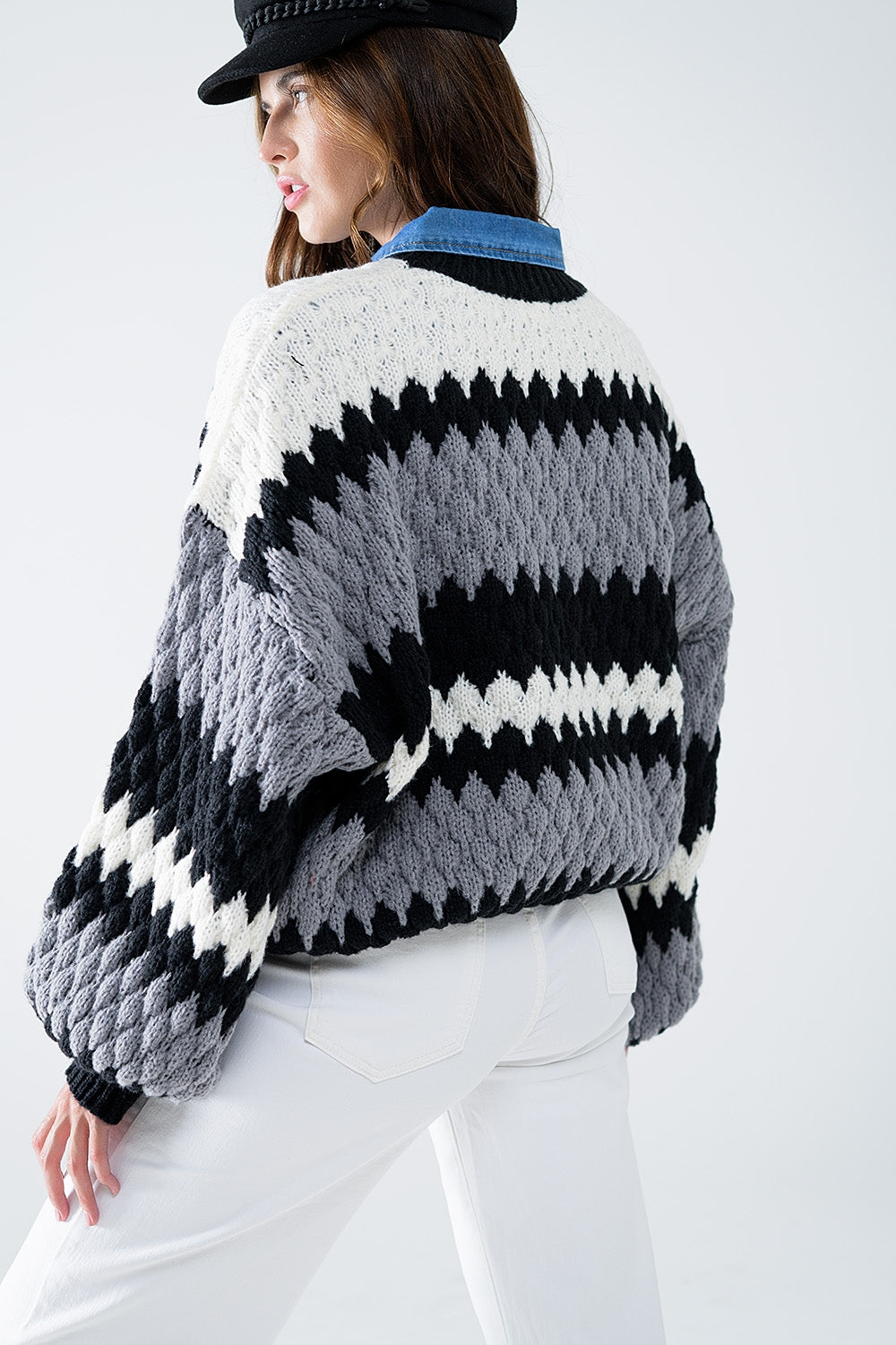 pull surdimensionné à rayures en zigzag gris