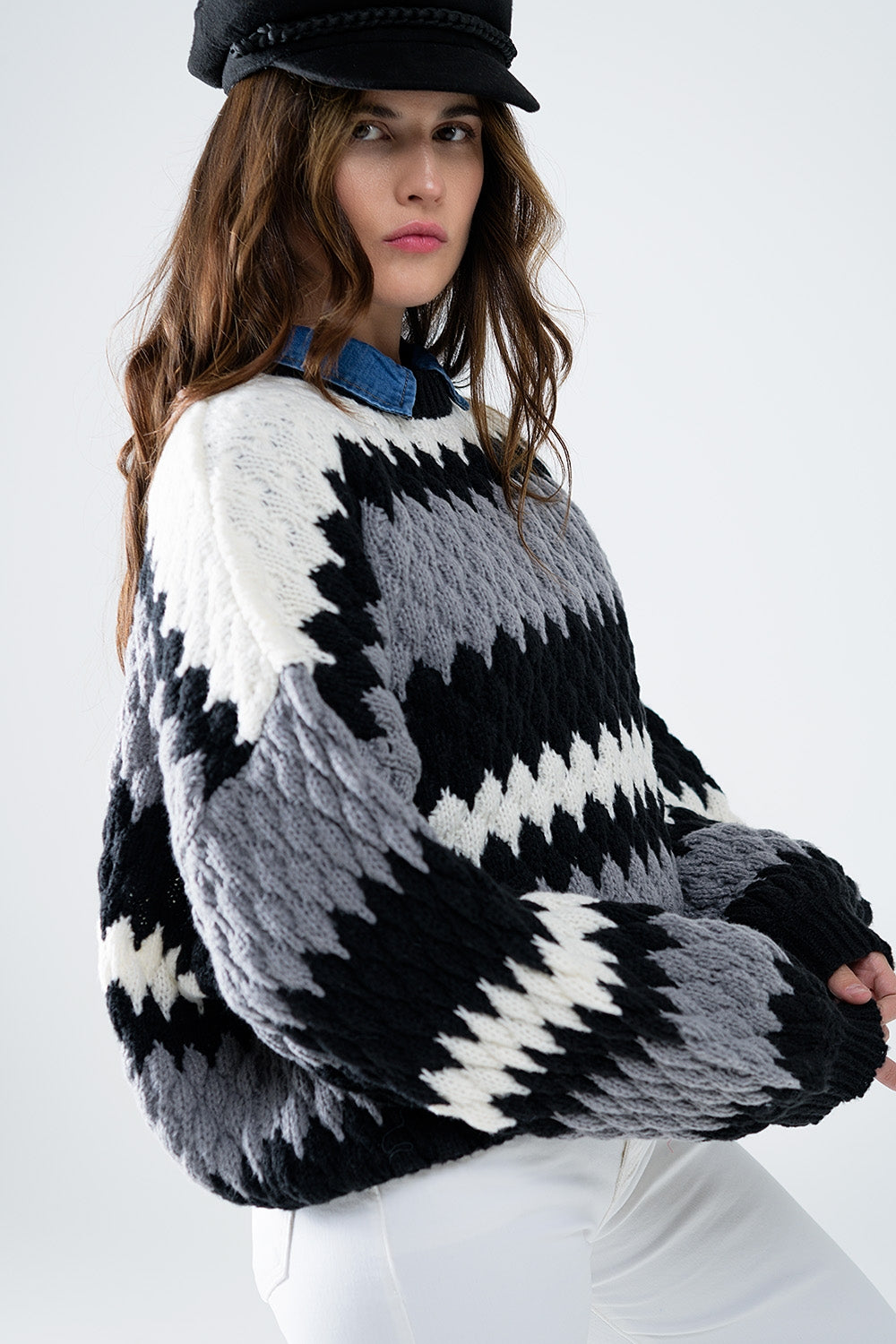 pull surdimensionné à rayures en zigzag gris