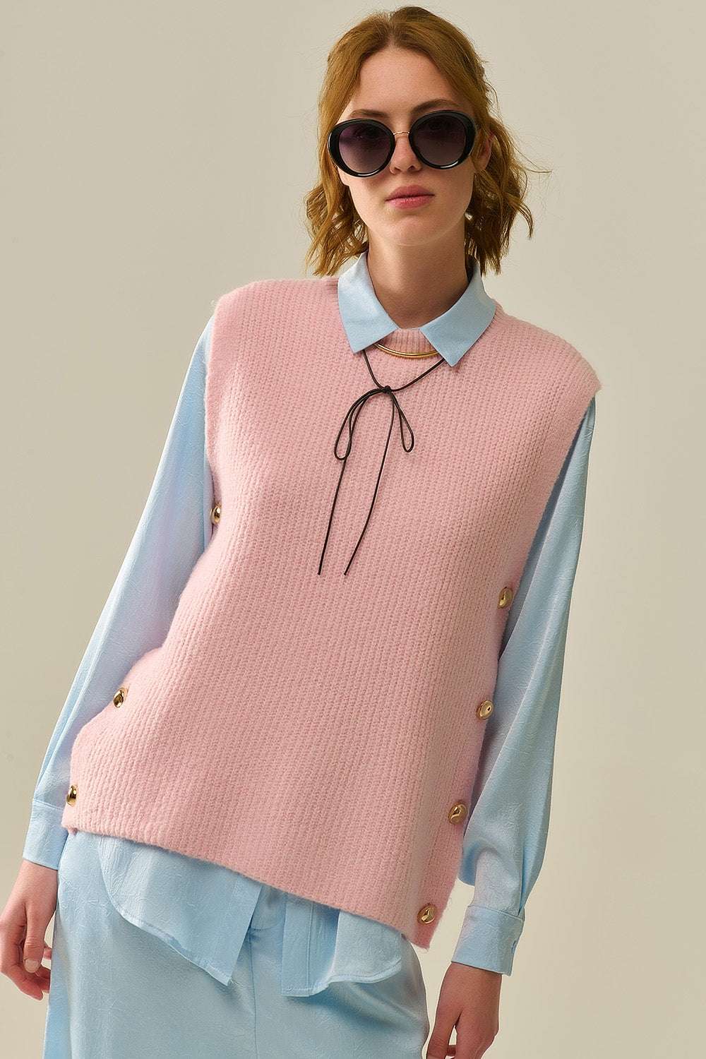 Pink sleeveless sweater with gold buttons - Jumpers