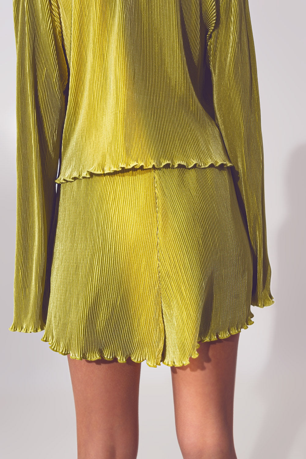 Pleated Short in Green - Trousers
