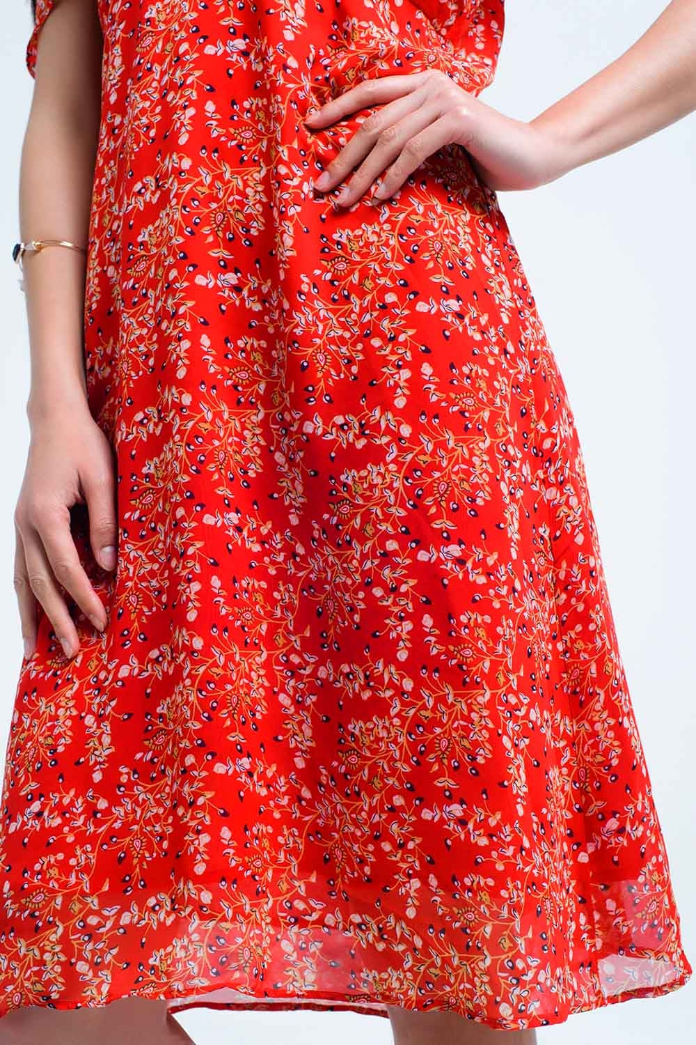 Red dress with printed flowers and ruffles - Dresses
