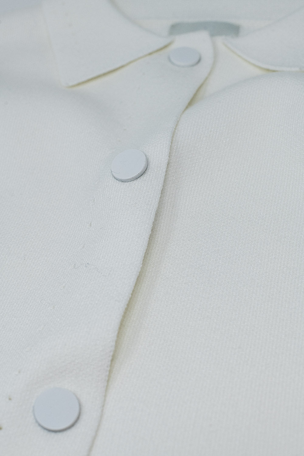 Cardigan tricoté décontracté de haute qualité de couleur crème